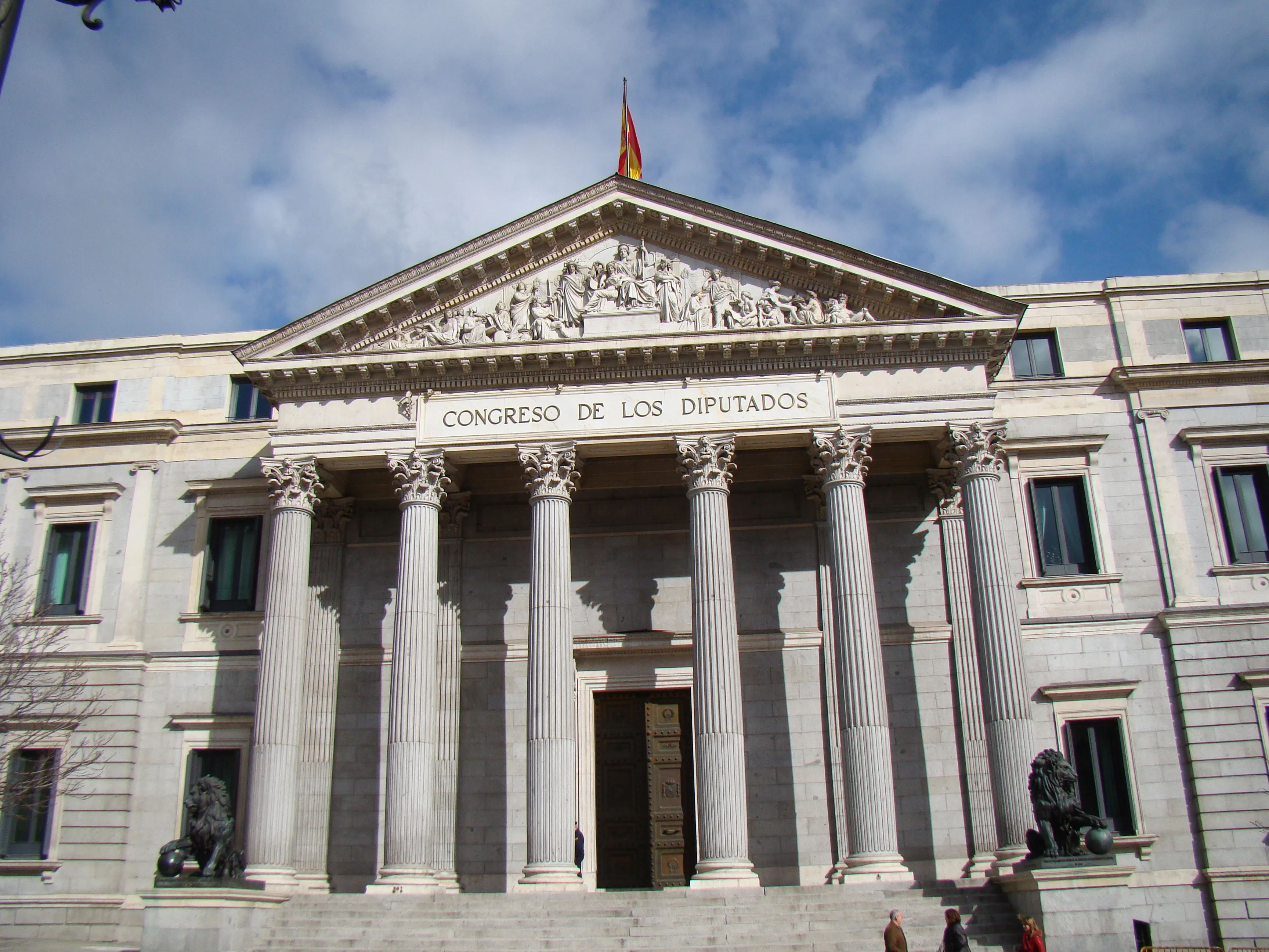 Het Palacio de las Cortes in Madrid, waar het Spaanse parlement de woningdecreten verwierp.